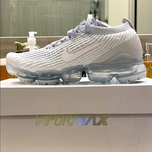 NWB NIKE W AIR VAPORMAX FLYKNIT 3